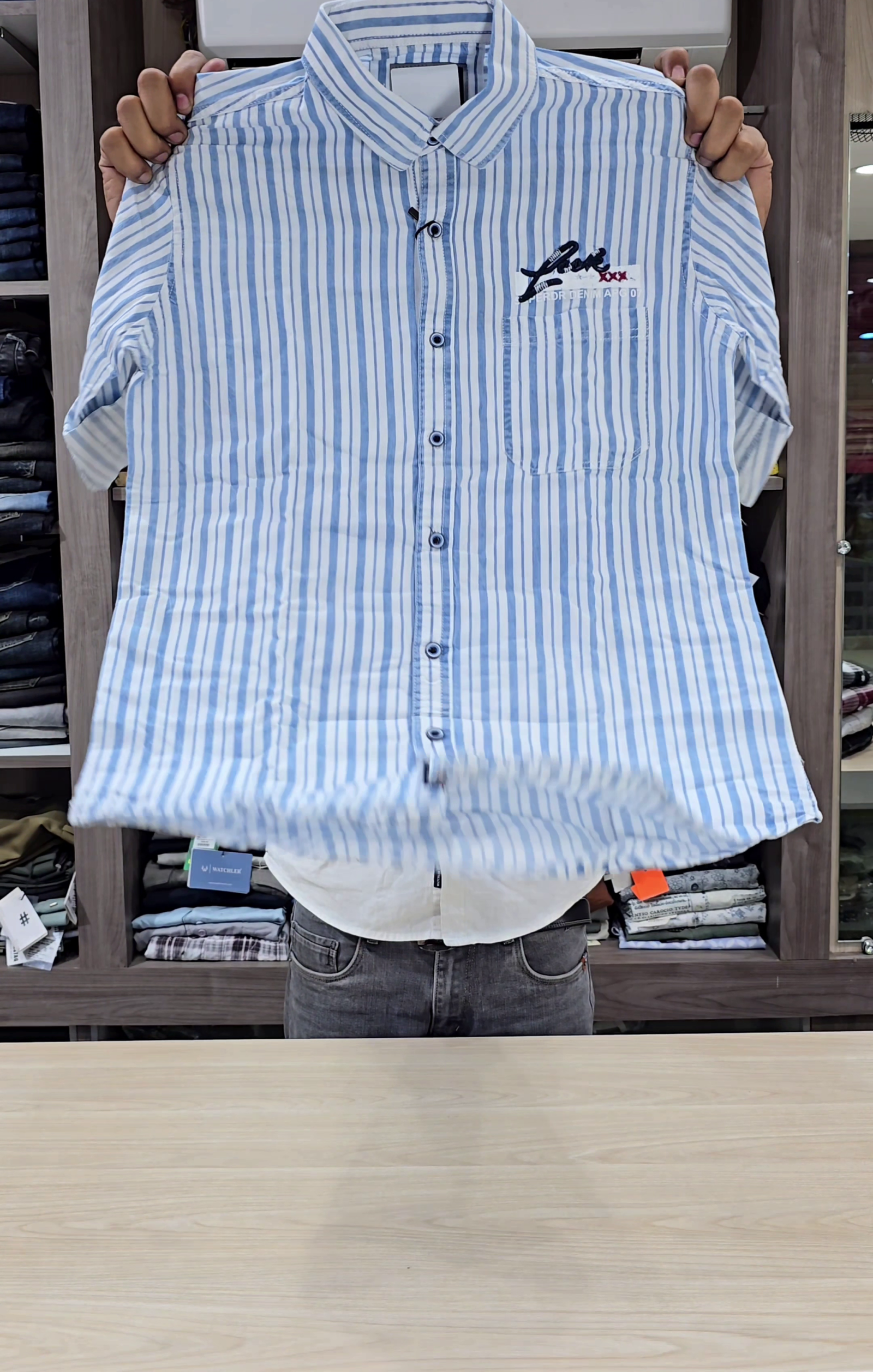 Mens Comfort Vertical Stripes Spread Collar Roll-Up Sleeves Cotton Casual Shirt