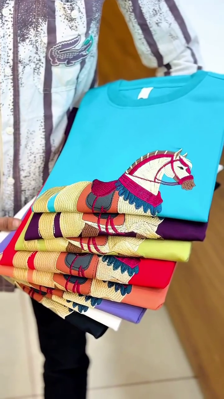 Men Horse Embroidery Relaxed Fit Crew-Neck T-Shirt
