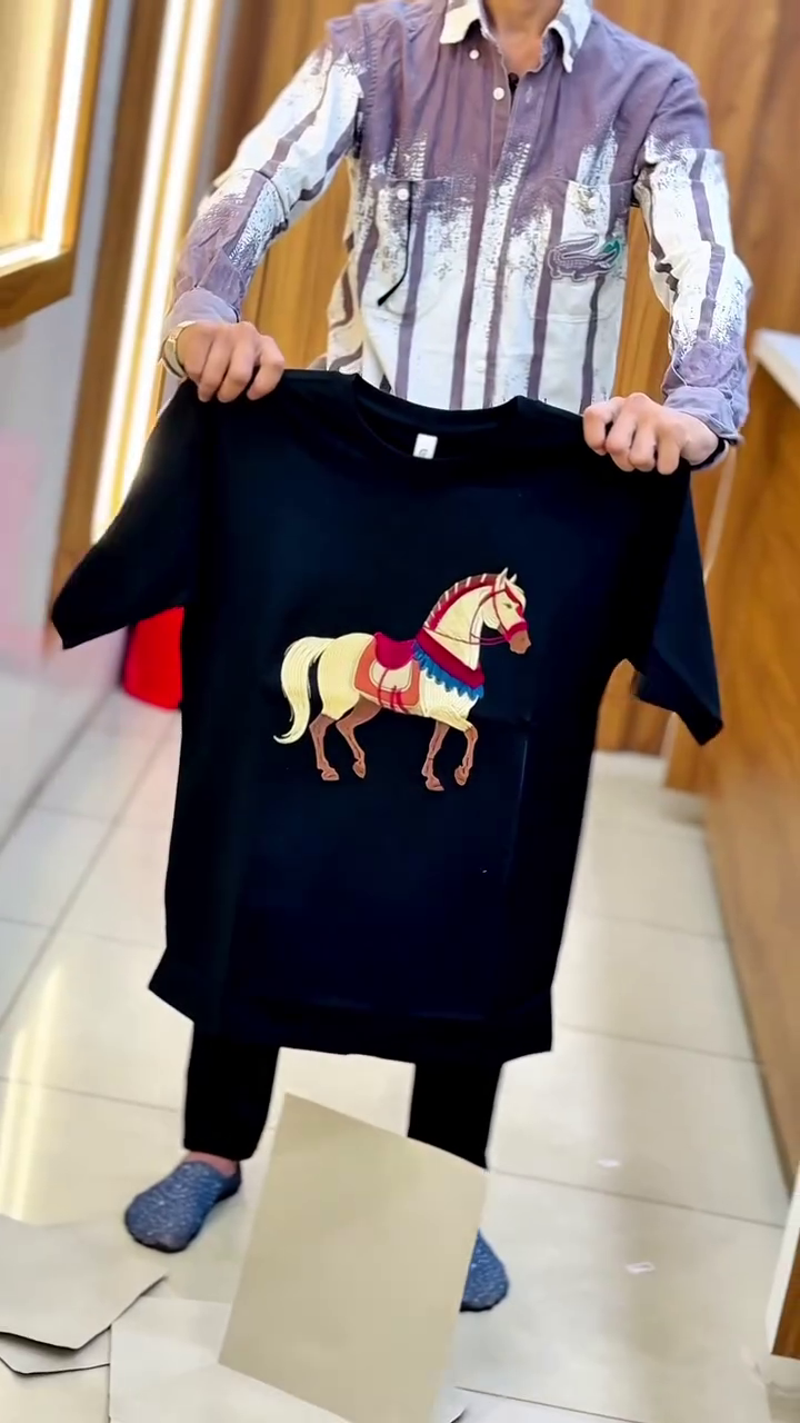 Men Horse Embroidery Relaxed Fit Crew-Neck T-Shirt