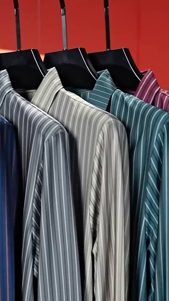 Men's Pure Cotton Checks Pattern Slim Fit Semi Cutaway Collar Full Sleeve Formal Shirt