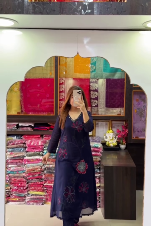 Women Floral Printed Regular Kurta with Trousers